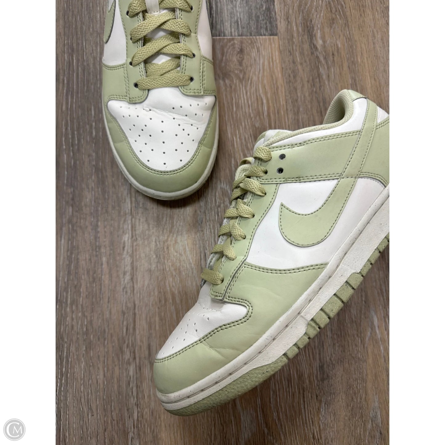 Shoes Sneakers By Nike In Green & White, Size: 10