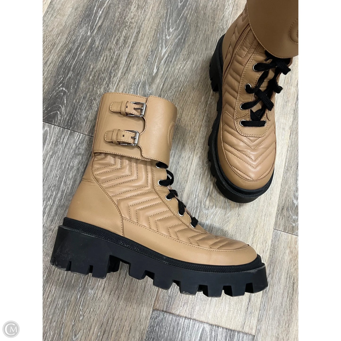 Boots Luxury Designer By Gucci In Tan, Size: 7.5