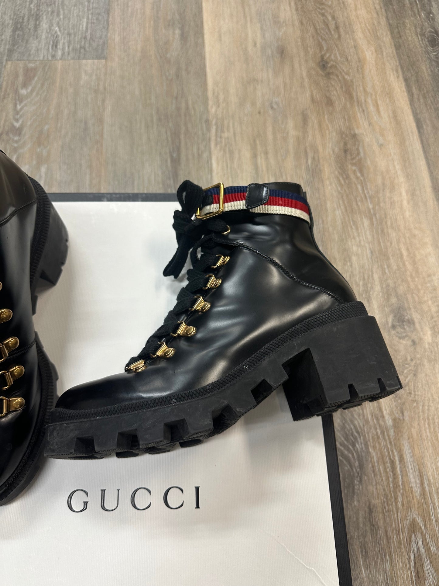 Boots Designer By Gucci  Size: 6