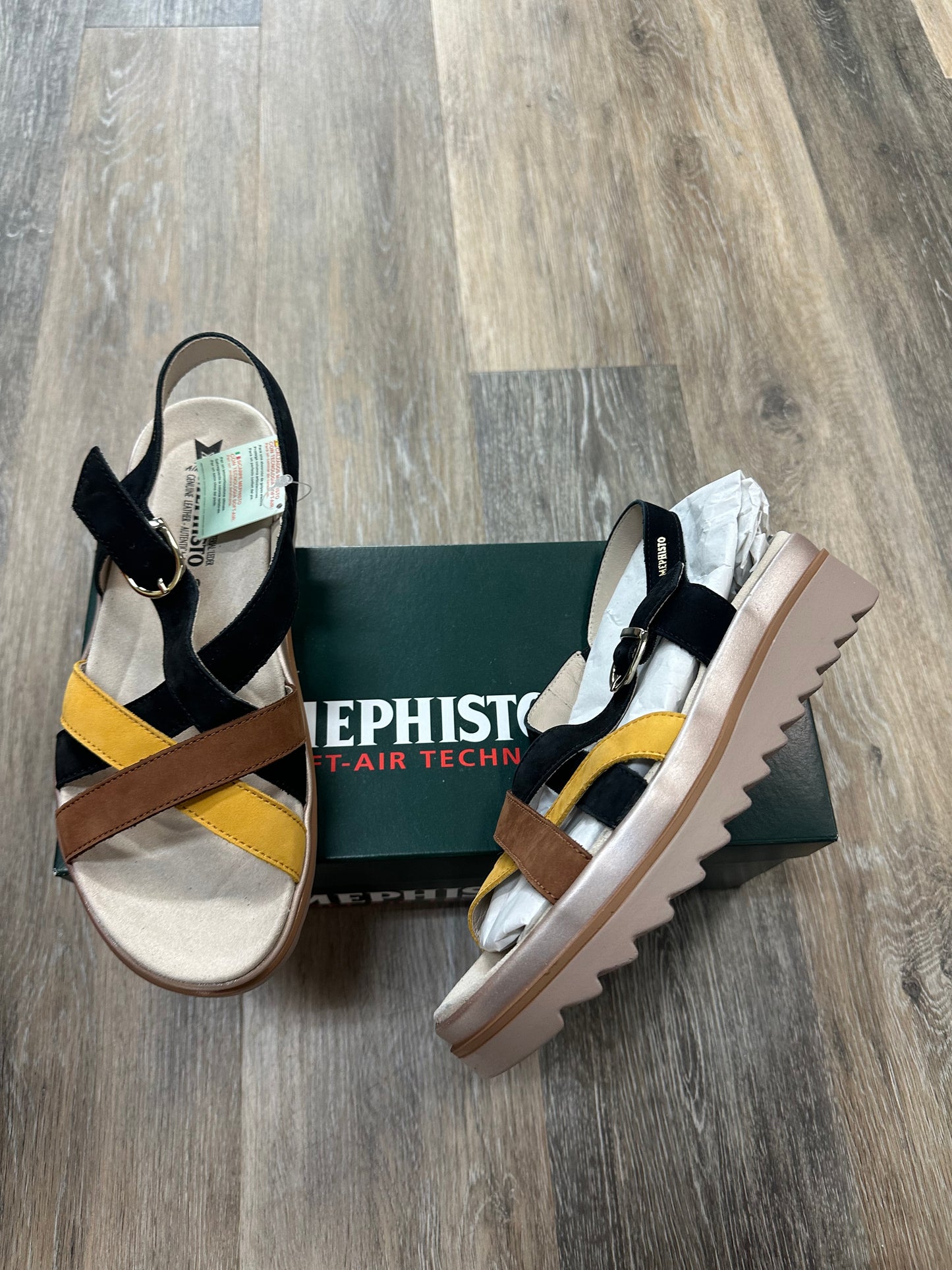 Black & Yellow Sandals Flats Mephisto, Size 9