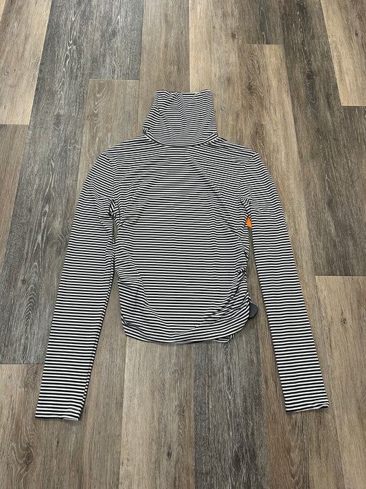 Top Long Sleeve By Clothes Mentor In Striped Pattern, Size: S