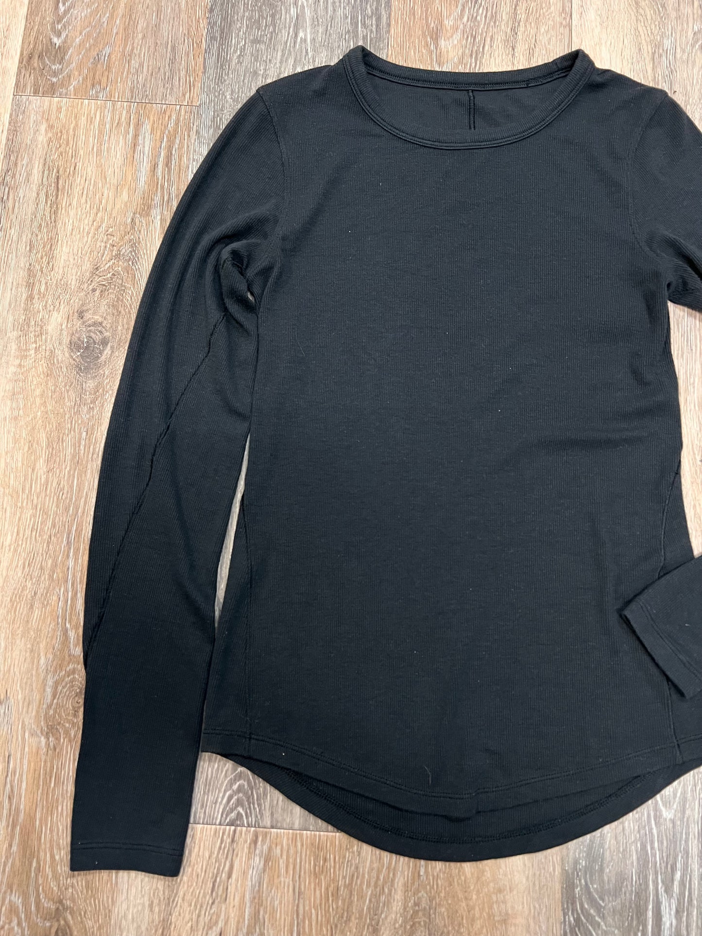 Athletic Top Long Sleeve Crewneck By Lululemon In Black, Size: 4