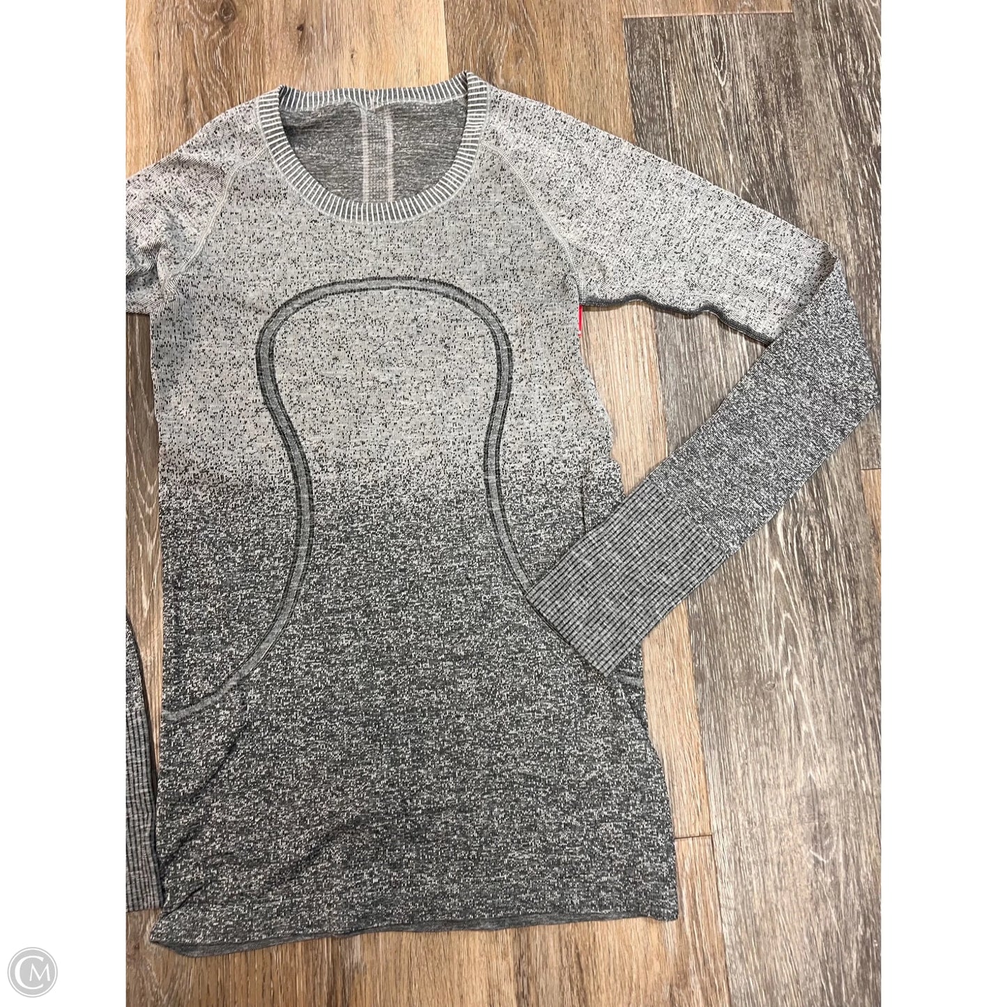 Athletic Top Long Sleeve Crewneck By Lululemon In Grey, Size: 6