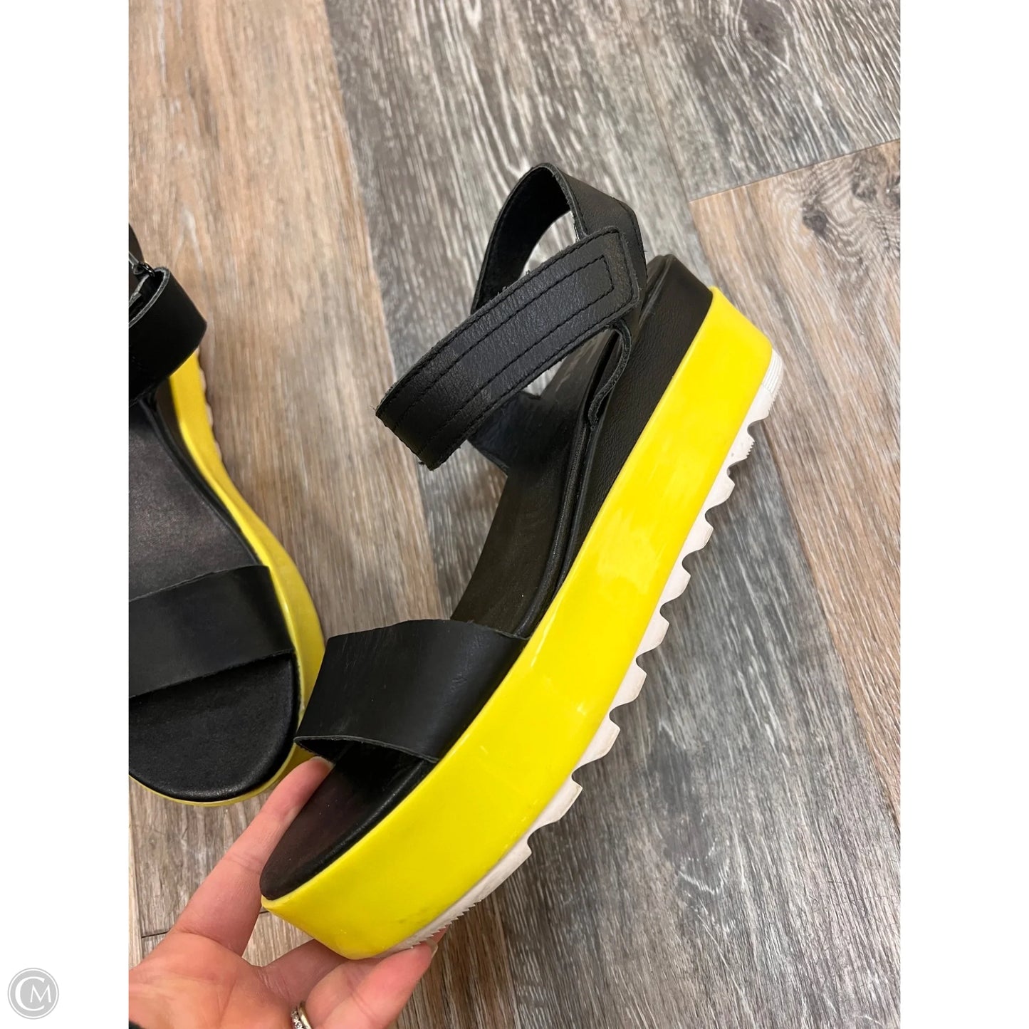 Sandals Flats By Sorel In Black & Yellow, Size: 8.5