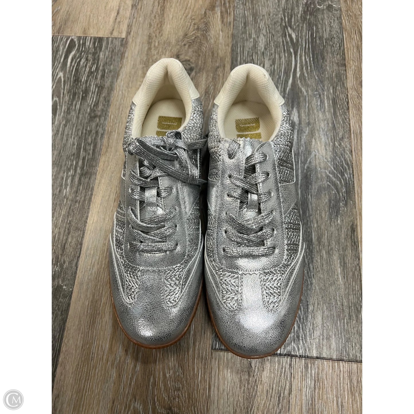 -Shoes Sneakers By Dirty Laundry In Silver, Size: 10