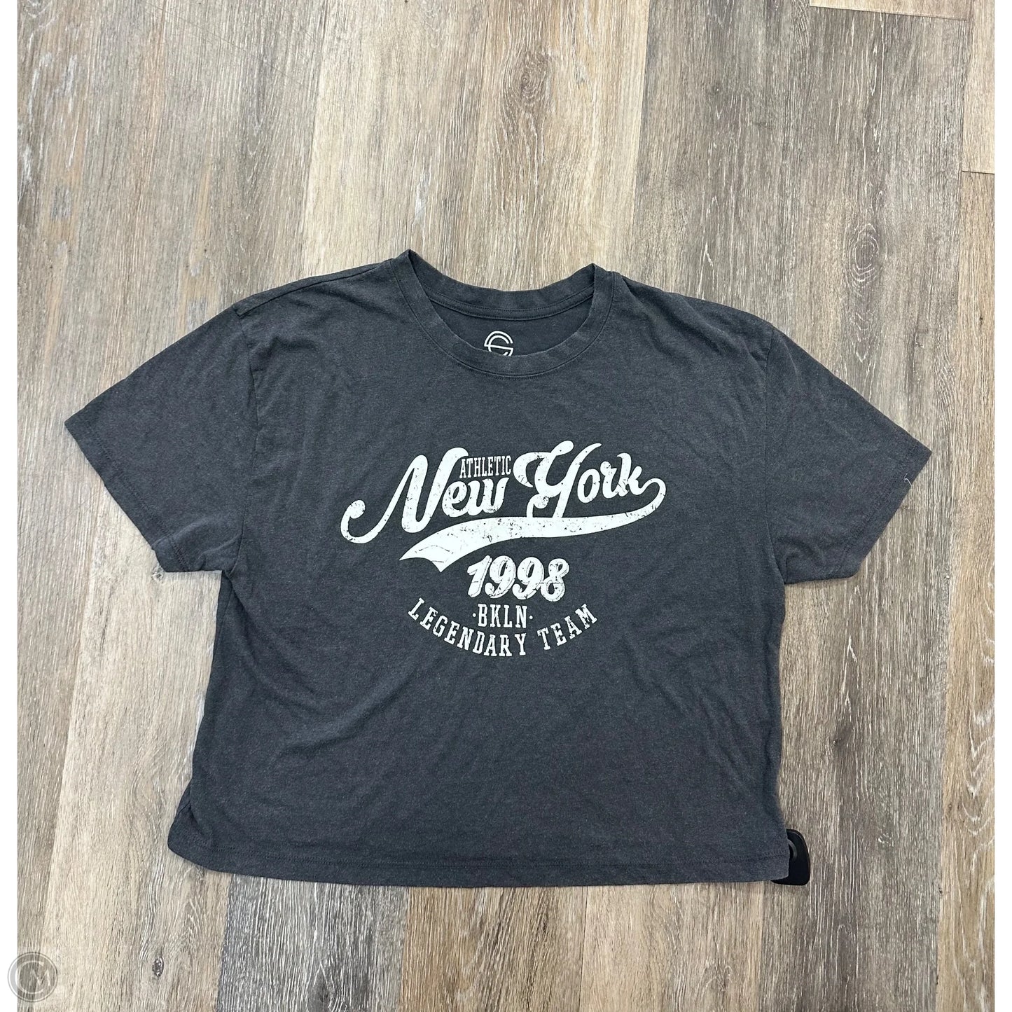 Top Short Sleeve By Social Culture In Grey, Size: L