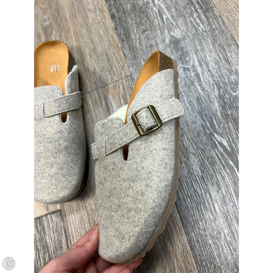 Shoes – Clothes Mentor Fargo ND #137 display picture 1