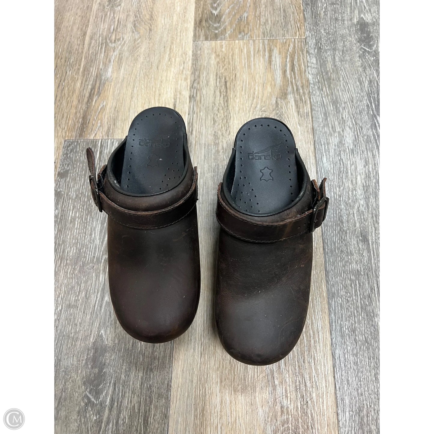 Shoes Flats By Dansko In Brown, Size: 6