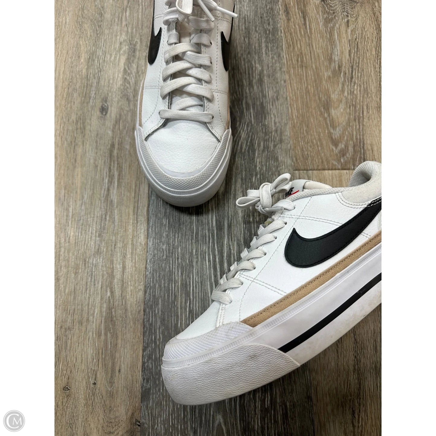 Shoes Sneakers By Nike In White, Size: 7.5