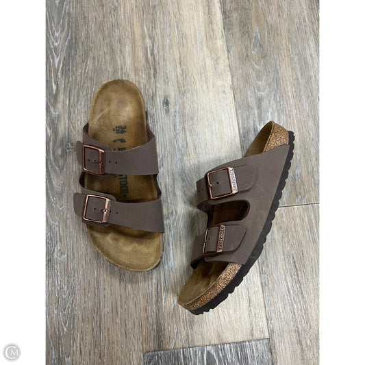 Sandals Flats By Birkenstock In Brown, Size: 5