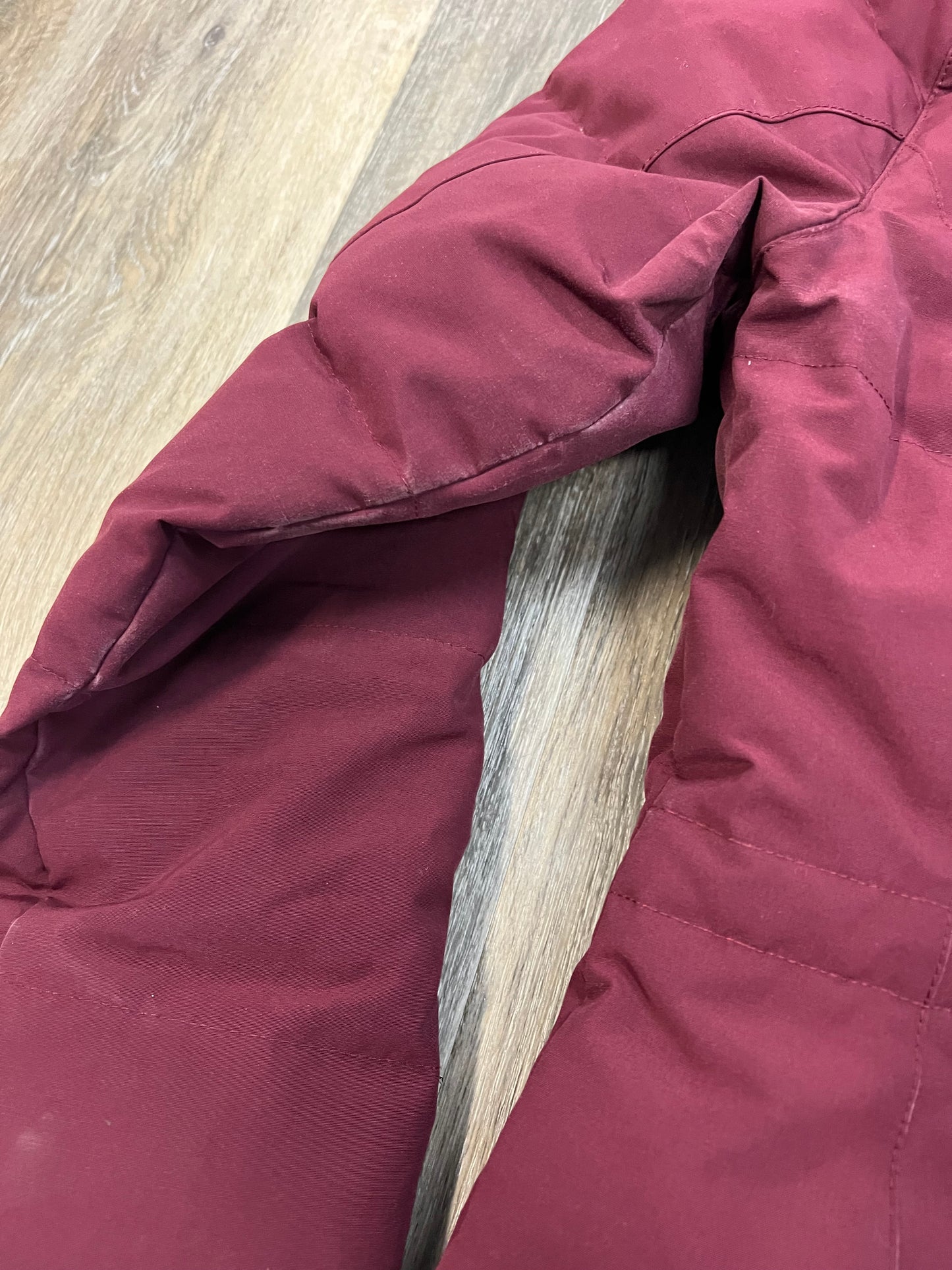 Coat Luxury Designer By Canada Goose In Maroon, Size: Xl
