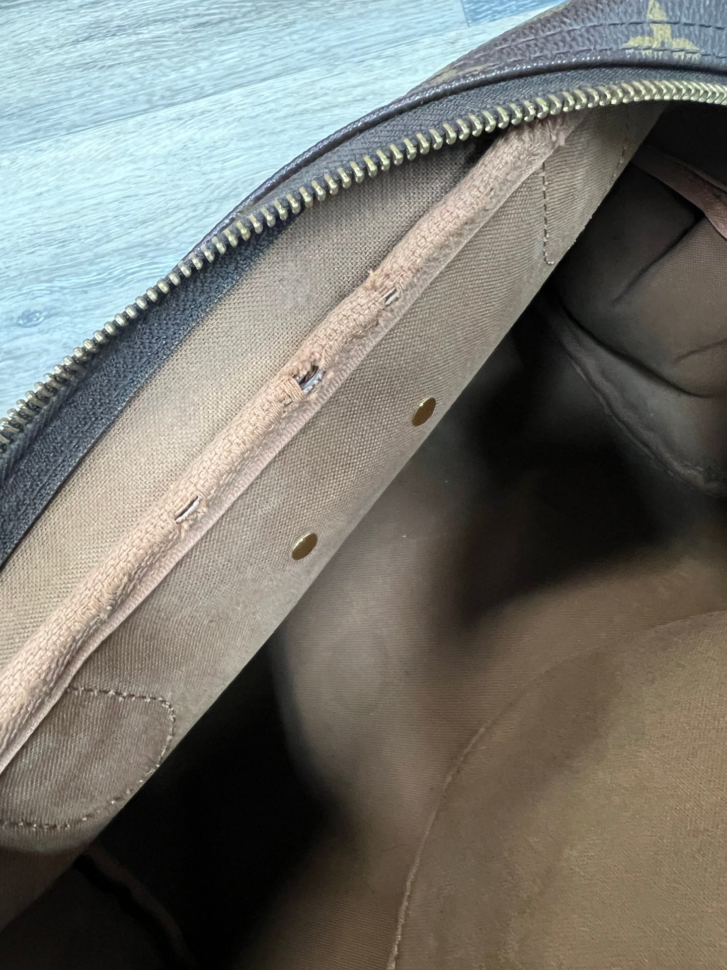 Handbag Luxury Designer By Louis Vuitton, Size: Large