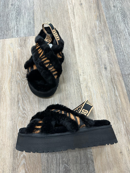 Slippers By Ugg  Size: 7