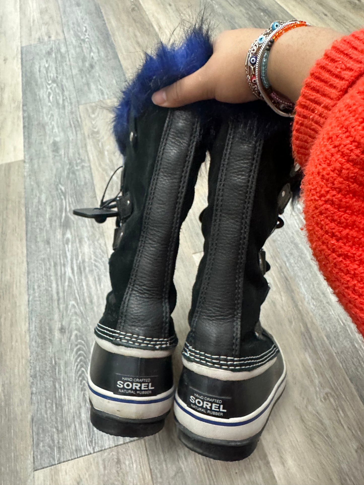 Boots Snow By Sorel  Size: 8