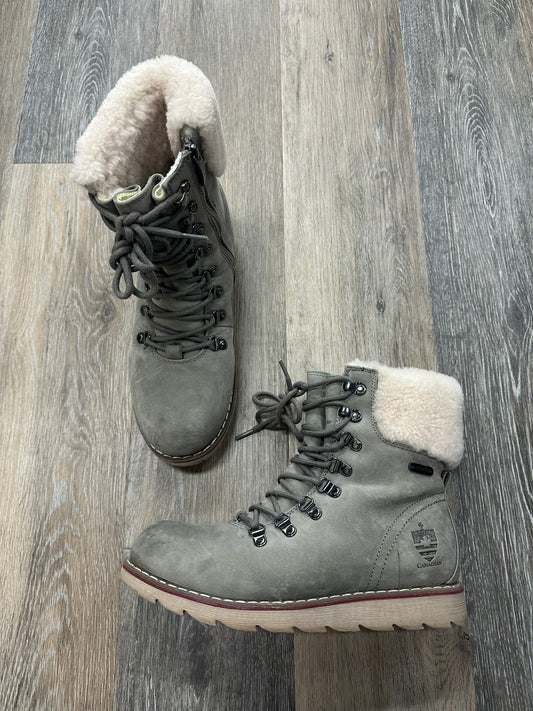 Boots Snow By Royal Canadian   Size: 8