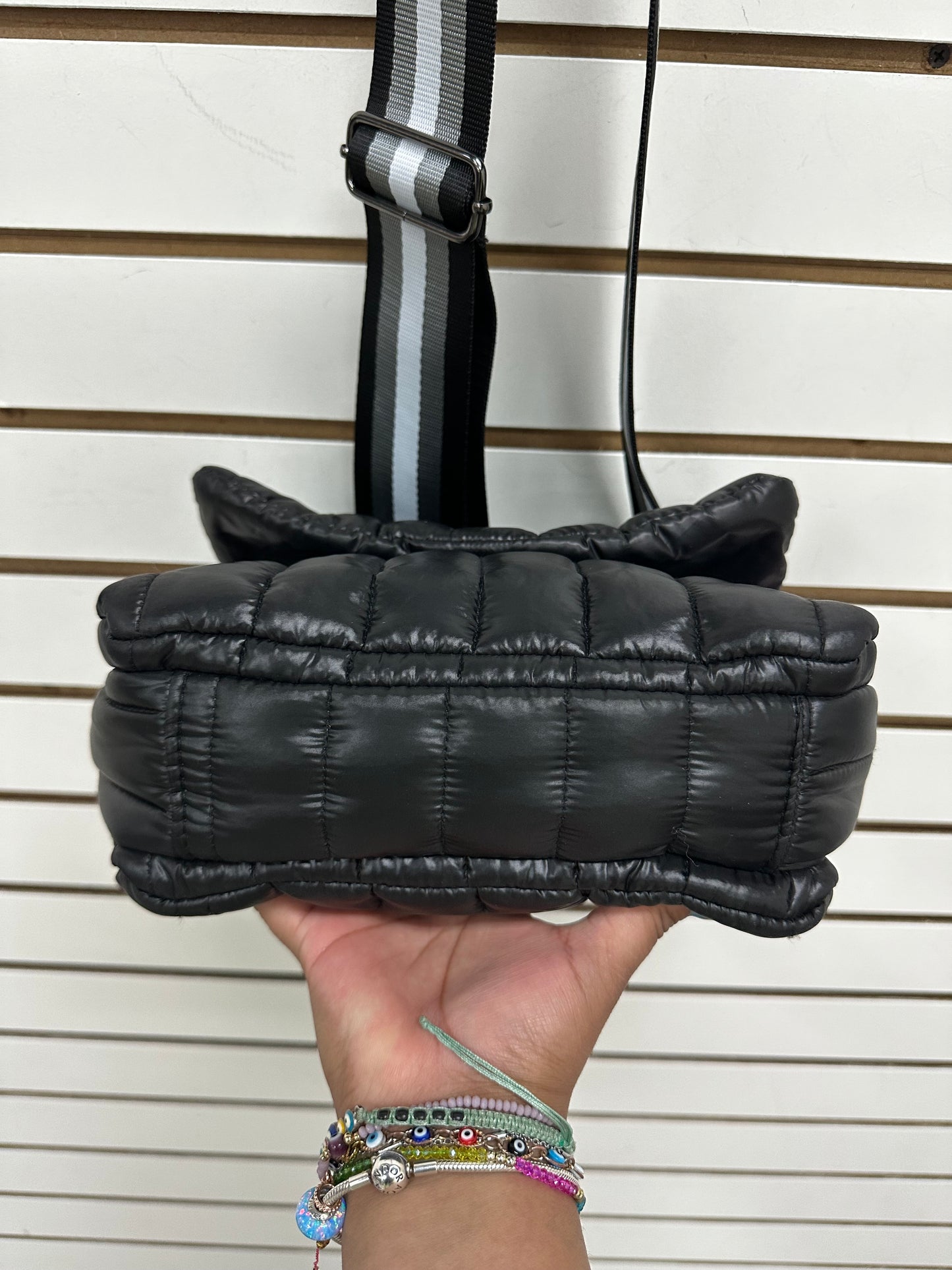 Handbag By Think Rolyn  Size: Small