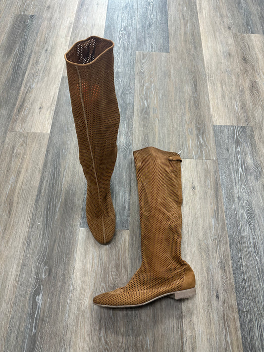 Boots Designer By Fendi  Size: 10.5