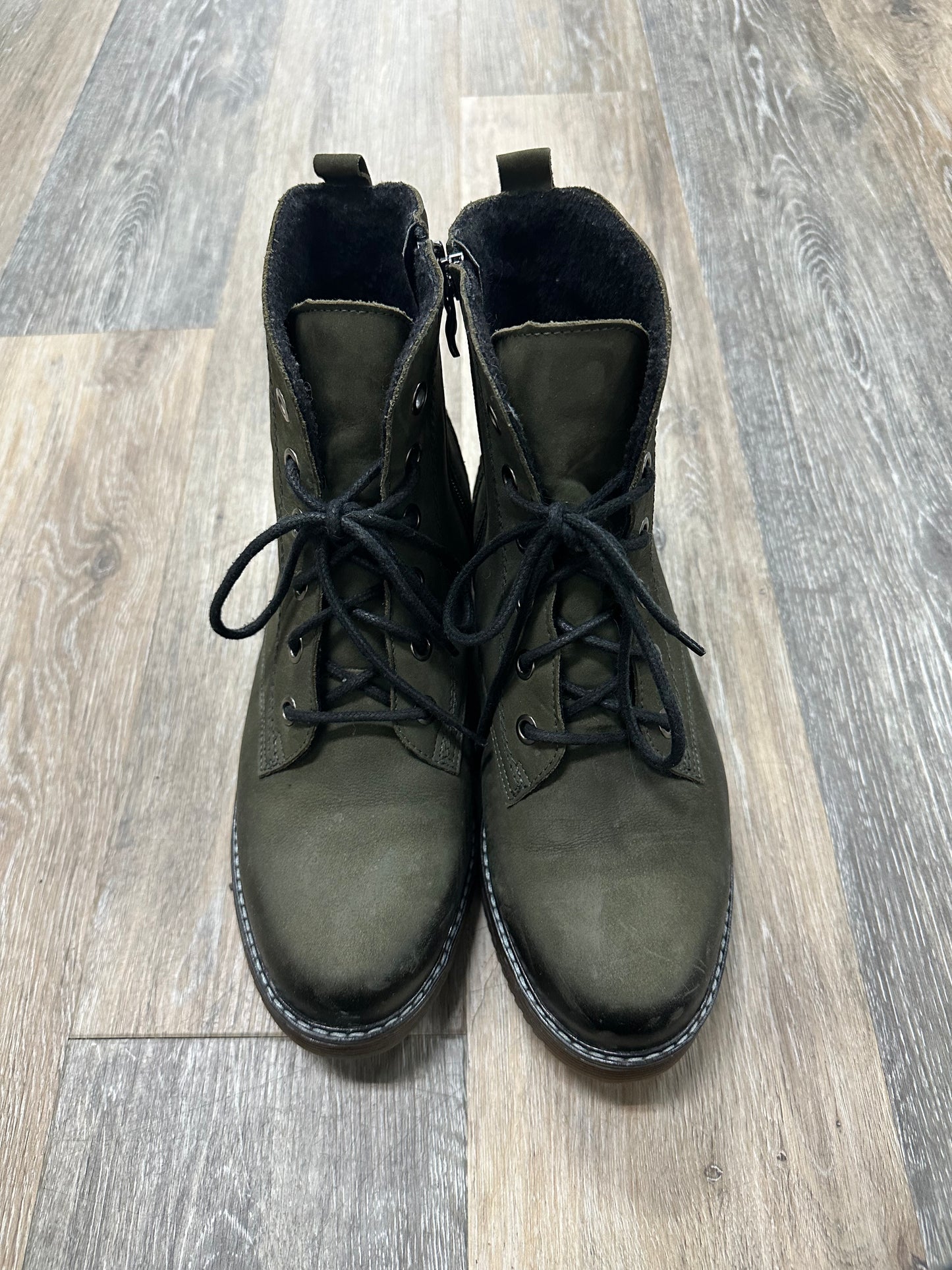 Boots Combat By Dr Scholls  Size: 9