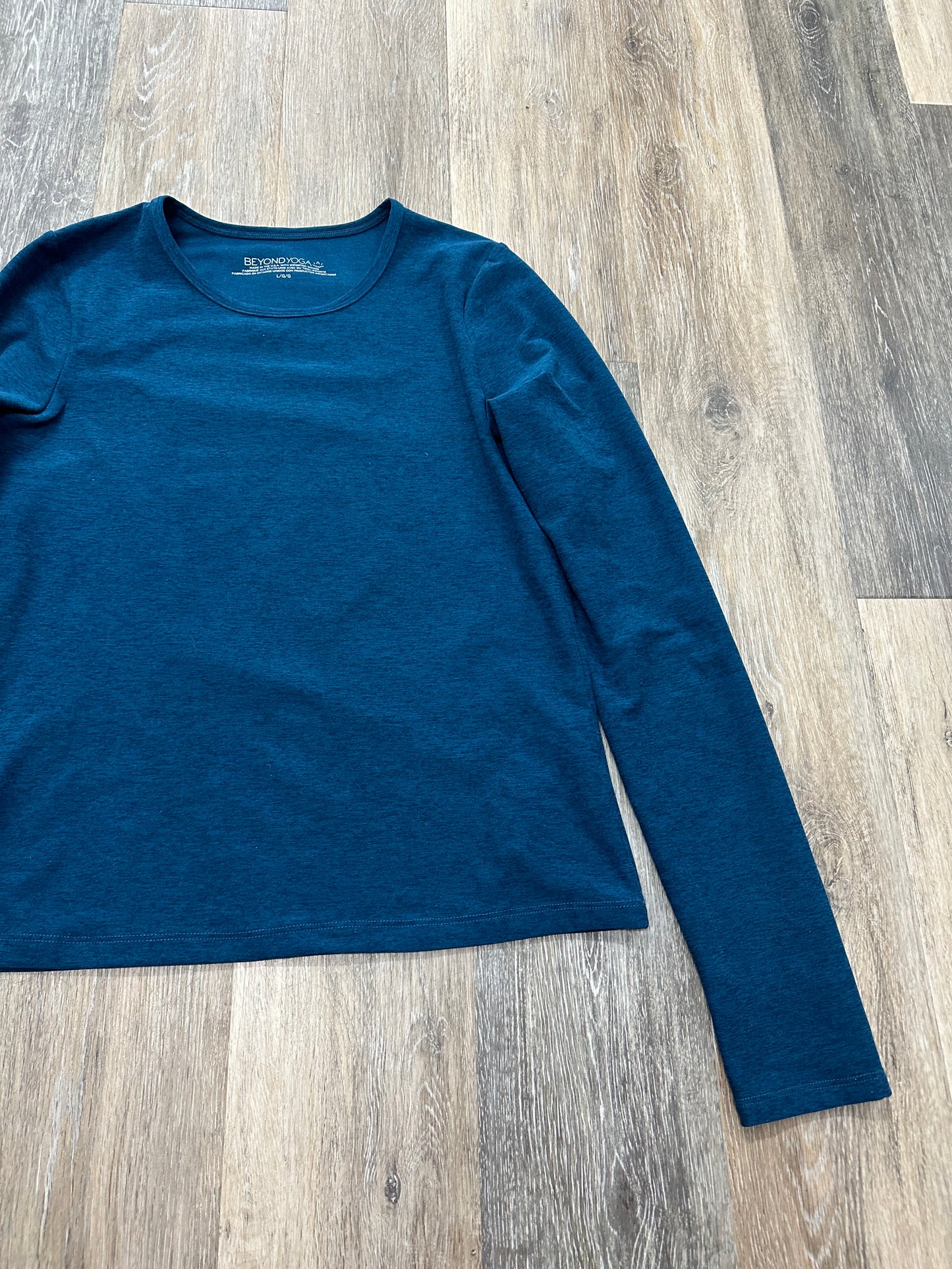 Athletic Top Long Sleeve Crewneck By Beyond Yoga  Size: L
