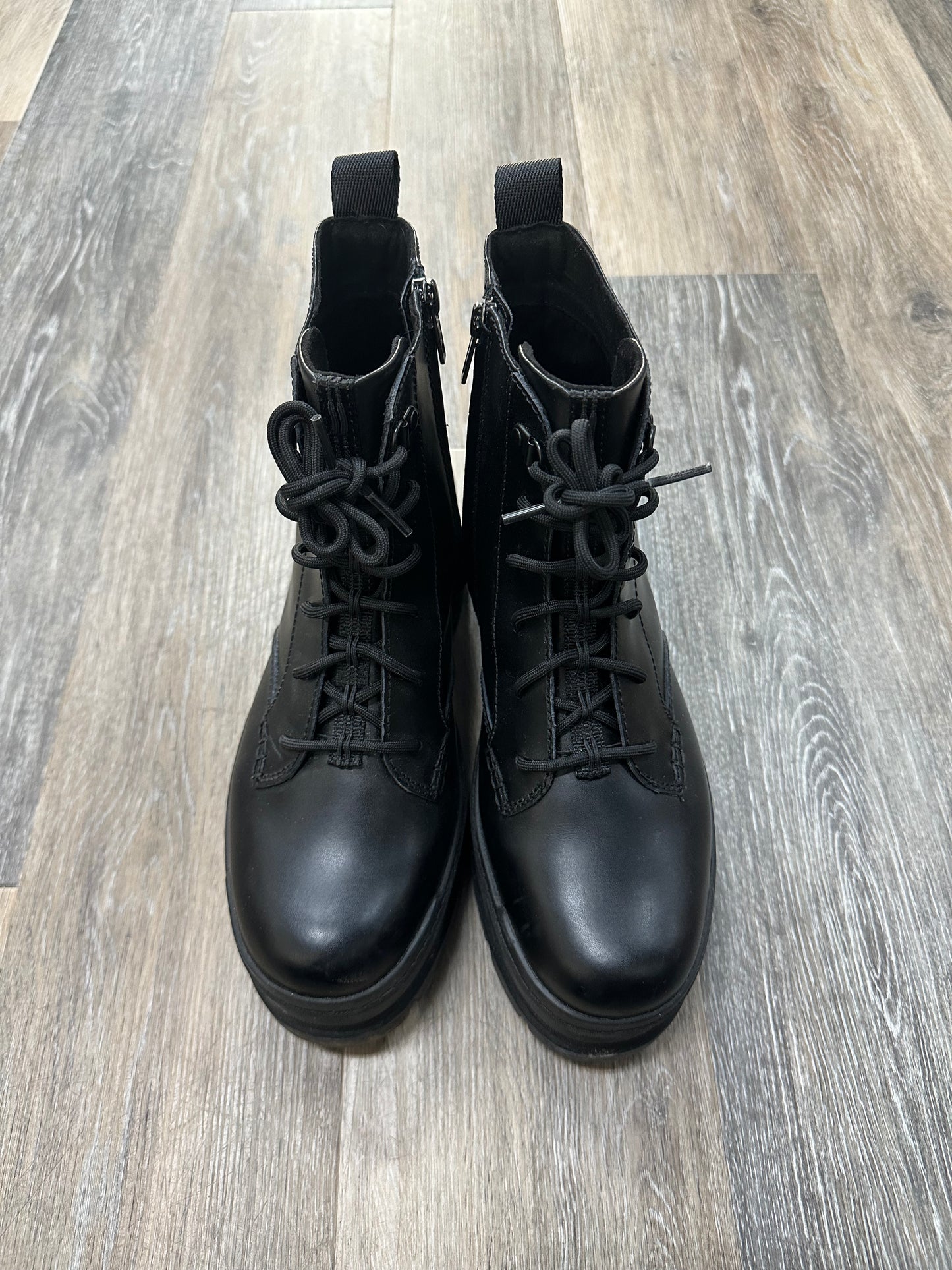 Boots Combat By Ugg  Size: 9.5